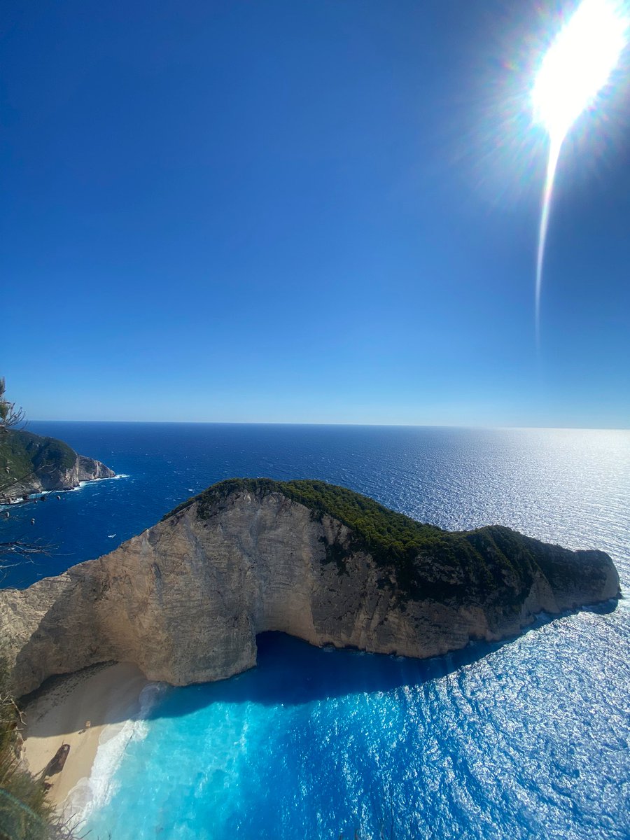 inesbkhr's tweet photo. mon île secrète en Grèce *.* https://t.co/InWeaGA5v8
