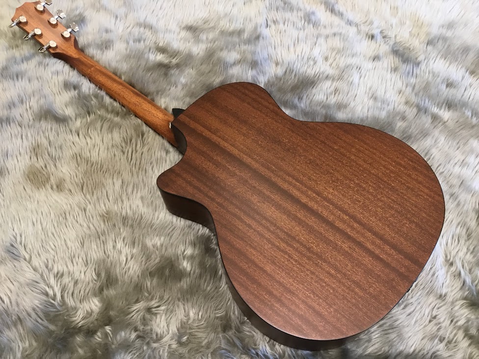 shima_kuma_aeon's tweet photo. 【アコースティックギター通信vol.119】
#TAYLOR #314Ce V-CLASS 

好評で品薄の「314Ce」が入荷しました(^^♪
サペリ特有の甘くて透明感のある音♪
マホガニ-と比べて立ち上がりが緩やかなので、
ソロギターだけではなく弾き語りなど
幅広く使用出来ます！

ギタセレ
https://t.co/jKrVQL6Ojm https://t.co/0J3VT6KbQD