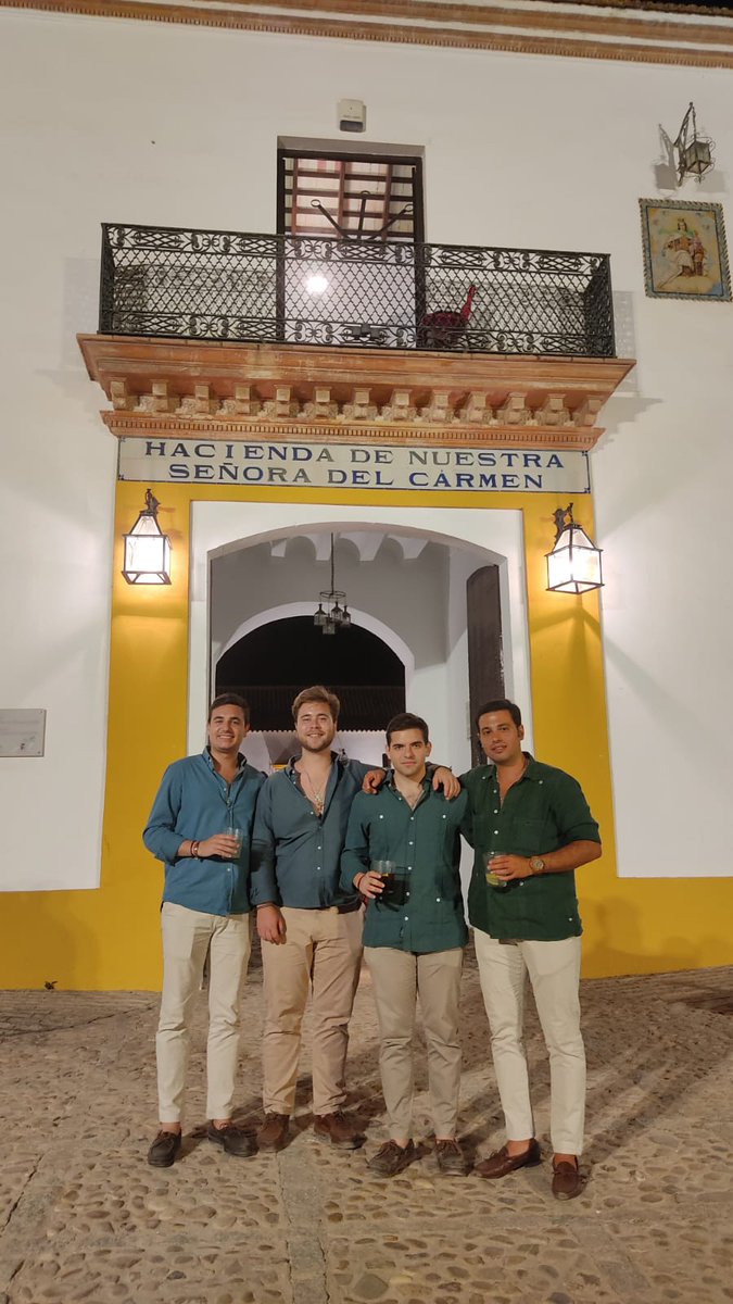 casado_martin's tweet photo. Ayer, fue el día grande de La Puebla de Cazalla, de los pocos lugares que sigue guardando un aura de misticismo y devoción por lo puro 🥀

Flamenco y amigos, ¡para qué más! https://t.co/lxFreDs5jv