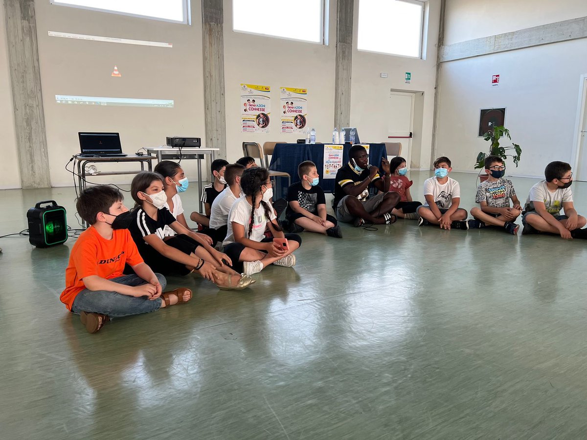 dbadara22's tweet image. Le persone di successo 
Motivano
Si spingono a vicenda &amp;amp; 
Si ispirano.
Le persone negative invece vivono al contrario, incolpando , odiando e lamentando! 
#bealifechanger
#dbadara
#migrantworkers