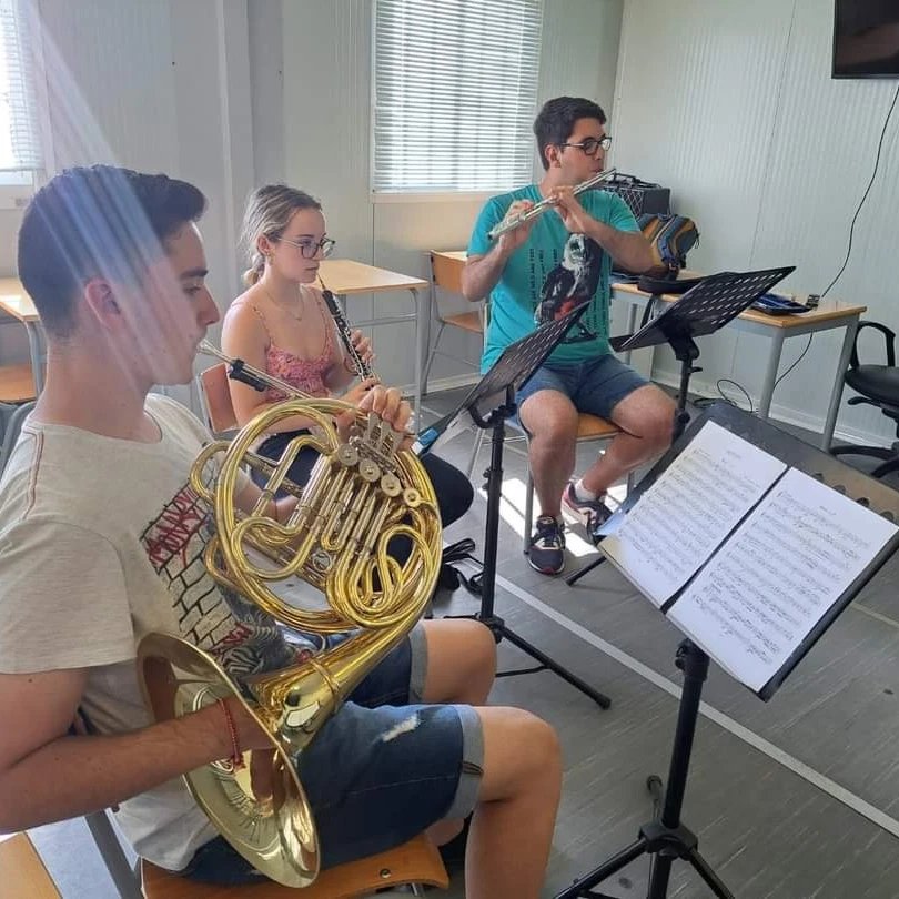 CPM_Vic_Angeles's tweet photo. Profesores Iván Martí y Agustín Martínez y alumnos de viento han participado en conciertos en la ART'J de Jobra, Portugal.10 días de aprendizaje a todos los niveles.Podéis ver + fotos en página JOBRA Educaçao.
#erasmusplusproject #legatissimo #cpmvictoriadelosangeles #jobraedu https://t.co/jlwOpwfARd