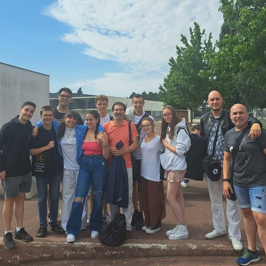 CPM_Vic_Angeles's tweet photo. Profesores Iván Martí y Agustín Martínez y alumnos de viento han participado en conciertos en la ART'J de Jobra, Portugal.10 días de aprendizaje a todos los niveles.Podéis ver + fotos en página JOBRA Educaçao.
#erasmusplusproject #legatissimo #cpmvictoriadelosangeles #jobraedu https://t.co/jlwOpwfARd