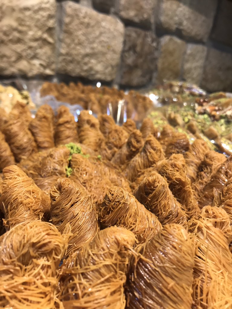 #حلويات_الوسام ابو علاء 
#حلويات عربي وشرقية ومطبخ .. #نواشف #بقلاوة #دمشق .. للشحن .. #الاردن #لبنان #الكويت #الامارات #السعودية