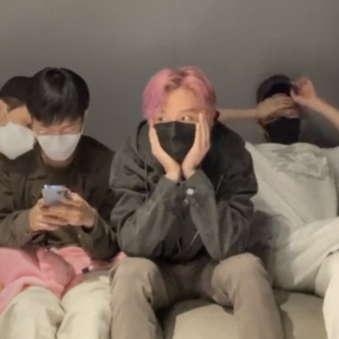 ぼのり 完全に彼氏が構ってくれない彼女のポーズで泣く T Co Qusgw35tk1 Twitter