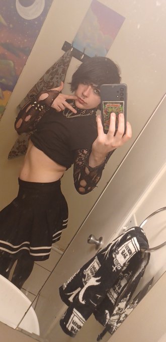 2 pic. Hehe out whoring again ? #femboy #cum #swallowmycum #nsfwtw https://t.co/JFvVVLKaqG