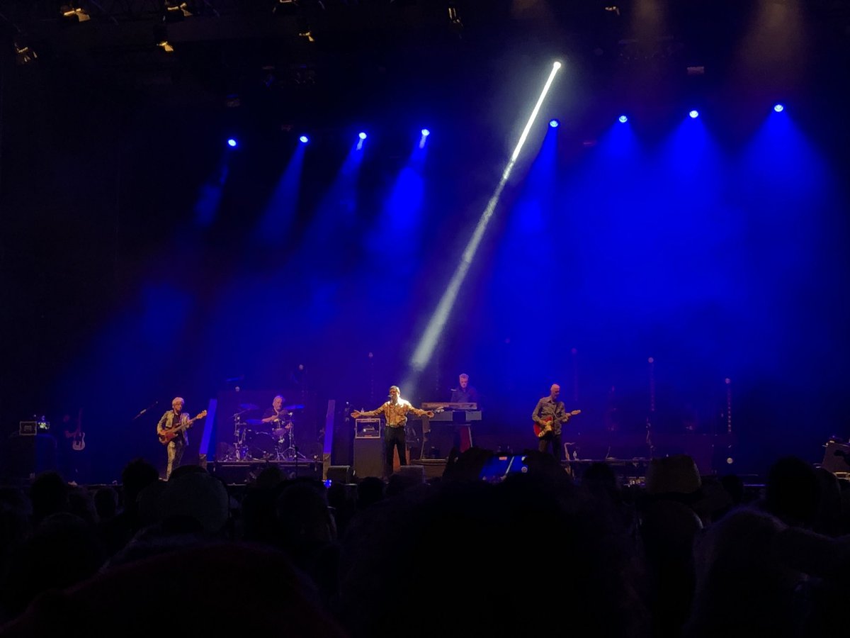 Gisterenavond afscheid genomen van <a href="/dedijkrocks/">De Dijk</a> op <a href="/bospop/">Bospop</a> festival. Want het licht mag uit. Bedankt, het was weer steengoed!