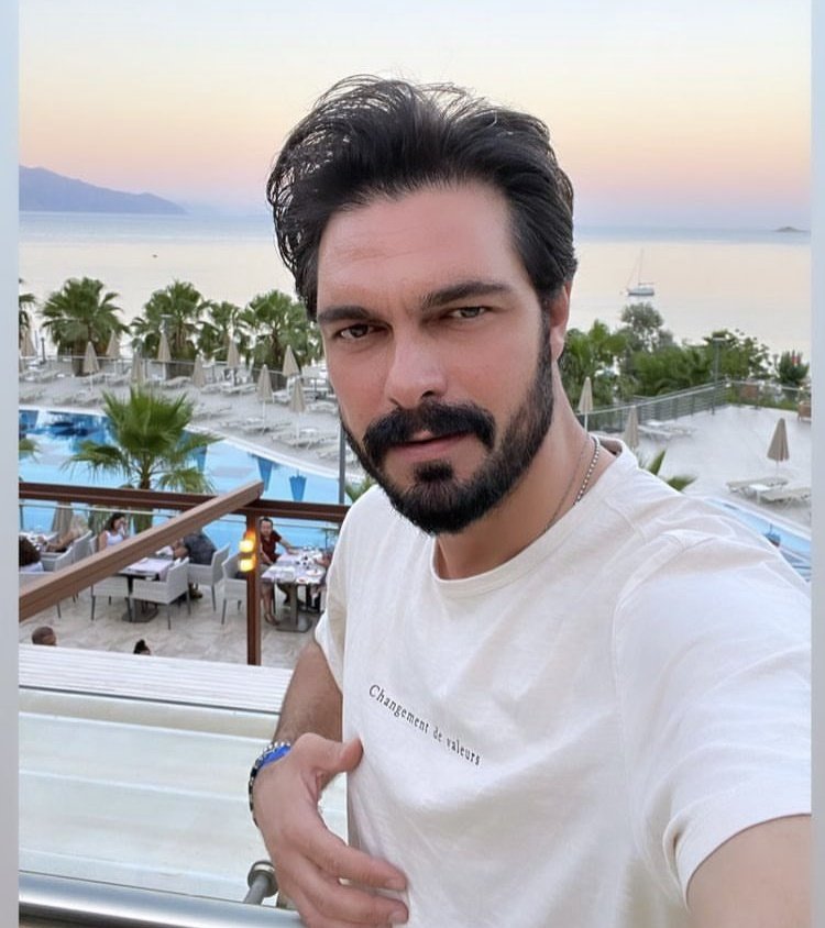 desifremedya1's tweet photo. #HalilİbrahimCeyhan ➡️ RT
#AkınAkınözü ➡️ FAV 

🚨 Takip etmeden kullanılan oylar geçersizdir.🚨 https://t.co/swTZZVm5VN