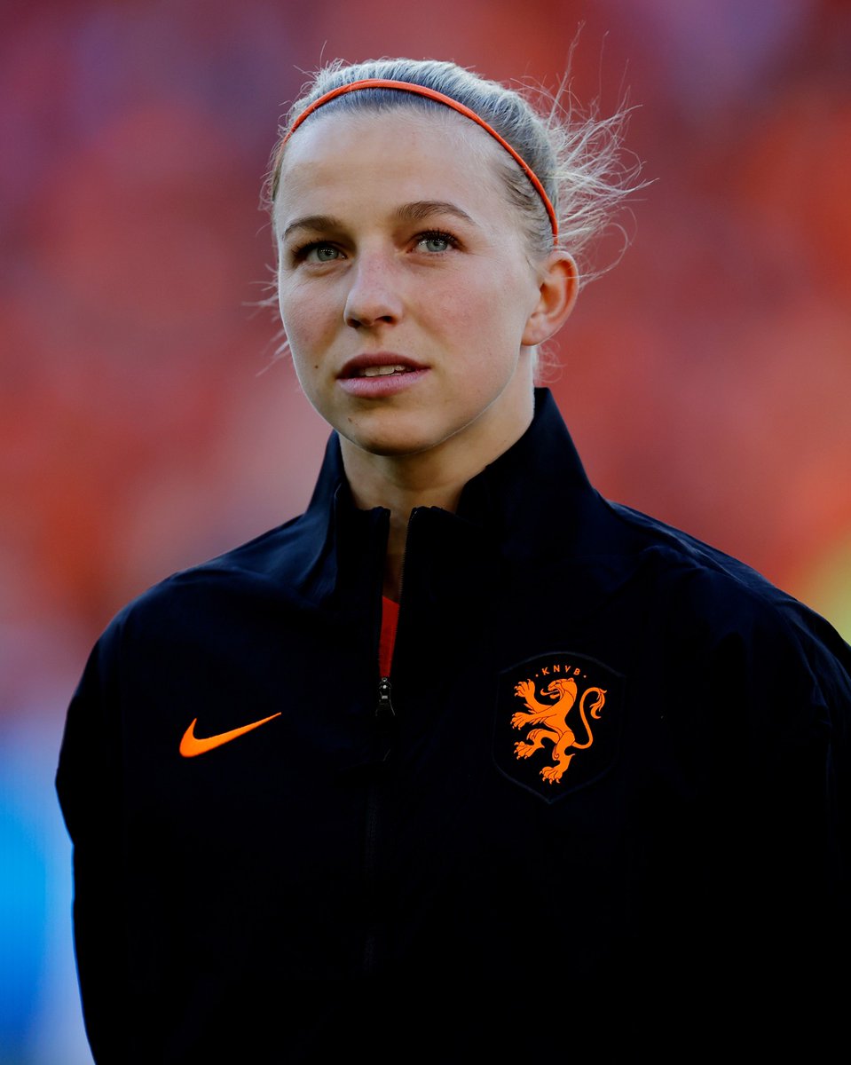 oranjevrouwen's tweet photo. Jackie Groenen is helaas positief getest op COVID-19 en gaat daarom de komende dagen in isolatie. Wanneer zij klachtenvrij is en negatief test, kan zij weer aansluiten bij de selectie. https://t.co/GUJyiZRV8i
