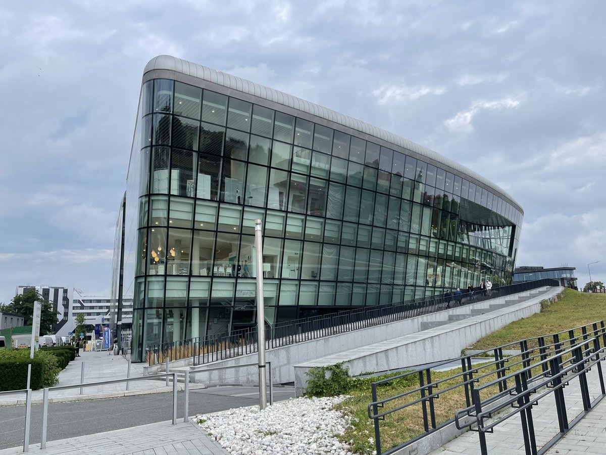 ValentinCalu's tweet image. Excellent event, wonderful city, happy to be part of the Romanian delegation!#EAES2022 @EAES_eu