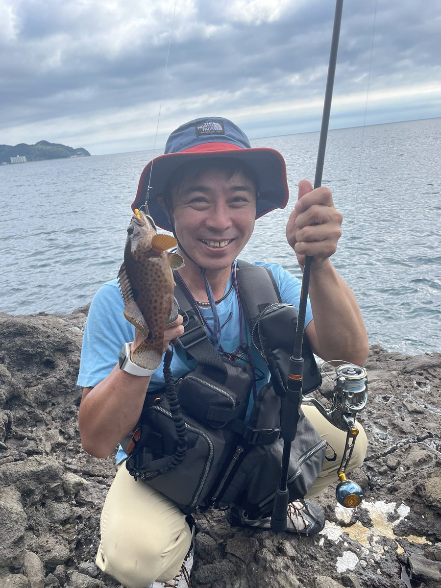 rabid_dog4081's tweet photo. 釣果情報
初の伊豆釣行‼️
初オオモンハタ、初アカハタと楽しく釣ることが出来ました😁サイズは小さい…
また、最近購入したTP77MLにも入魂できて最高でした👍
また行きたいです〜
#アカハタ
#オオモンハタ
#西伊豆
#APIA
#TP77ML https://t.co/gByxunuICN