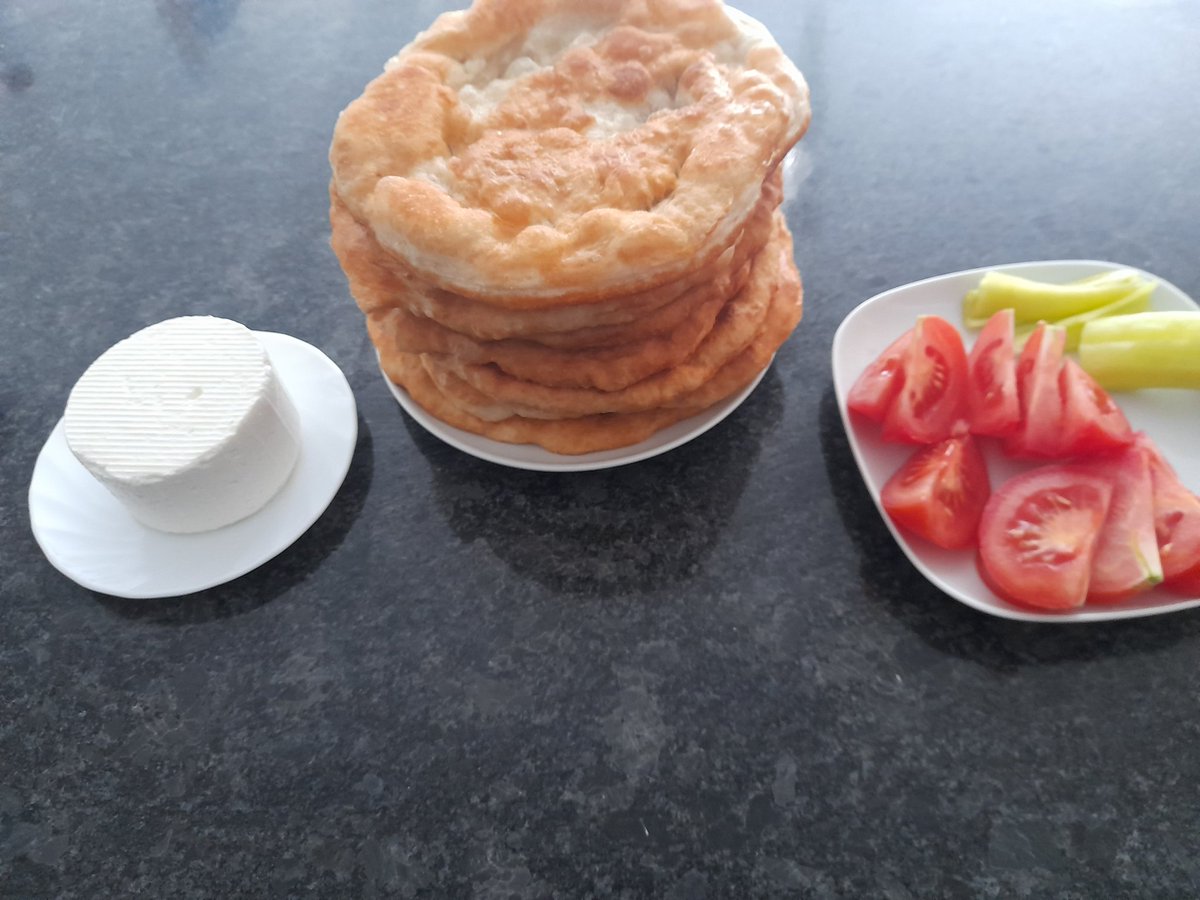 Ова се пишии ,некој тука не знаеше па ги меша со мекици 🤣