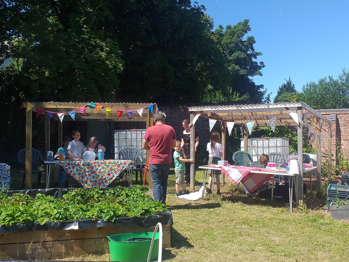 CllrLauraRC's tweet photo. Today!! Garden looking fab in the sun for #NationalGardenScheme open day til 5pm. Food, cakes, community gardening . All welcome! https://t.co/PnDhJMfMj3