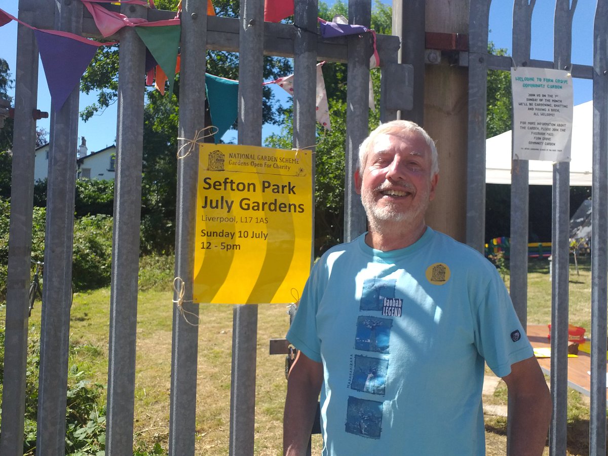 CllrLauraRC's tweet photo. Today!! Garden looking fab in the sun for #NationalGardenScheme open day til 5pm. Food, cakes, community gardening . All welcome! https://t.co/PnDhJMfMj3
