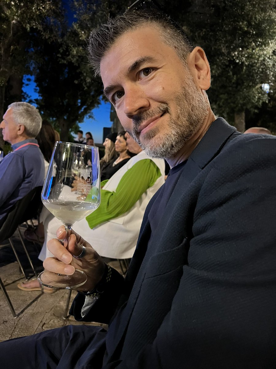 Le presentazioni dei libri quelle belle con annesse degustazione di vini. I❤️Puglia