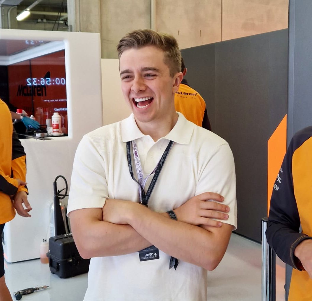 In the garage <a href="/chrismd10/">Chris Dixon</a> 👊

#AustrianGP 🇦🇹