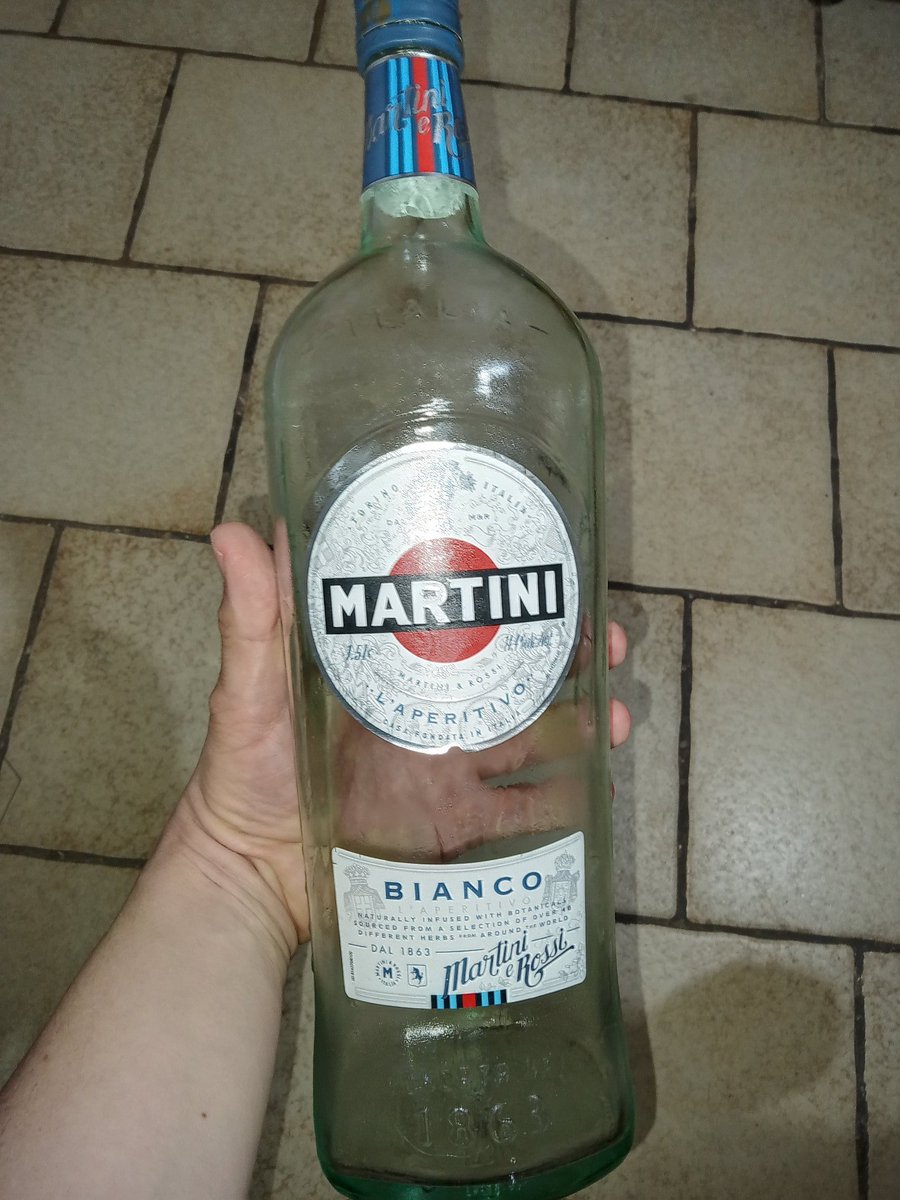 francesilo's tweet photo. J'ai tout bu à votre place....HIPS !
Santé !
🥴😶🌫️🫠🥵😵💫😵😳
😳
😳
😳
#sante #aperitif #aperitifs #apero #boisson #boissons #alavotre #tchintchin #boire #alcool #bar #restaurant #bars #restaurants #ivresse #saoul #ilestdesnotres https://t.co/bvsRiGqtIs
