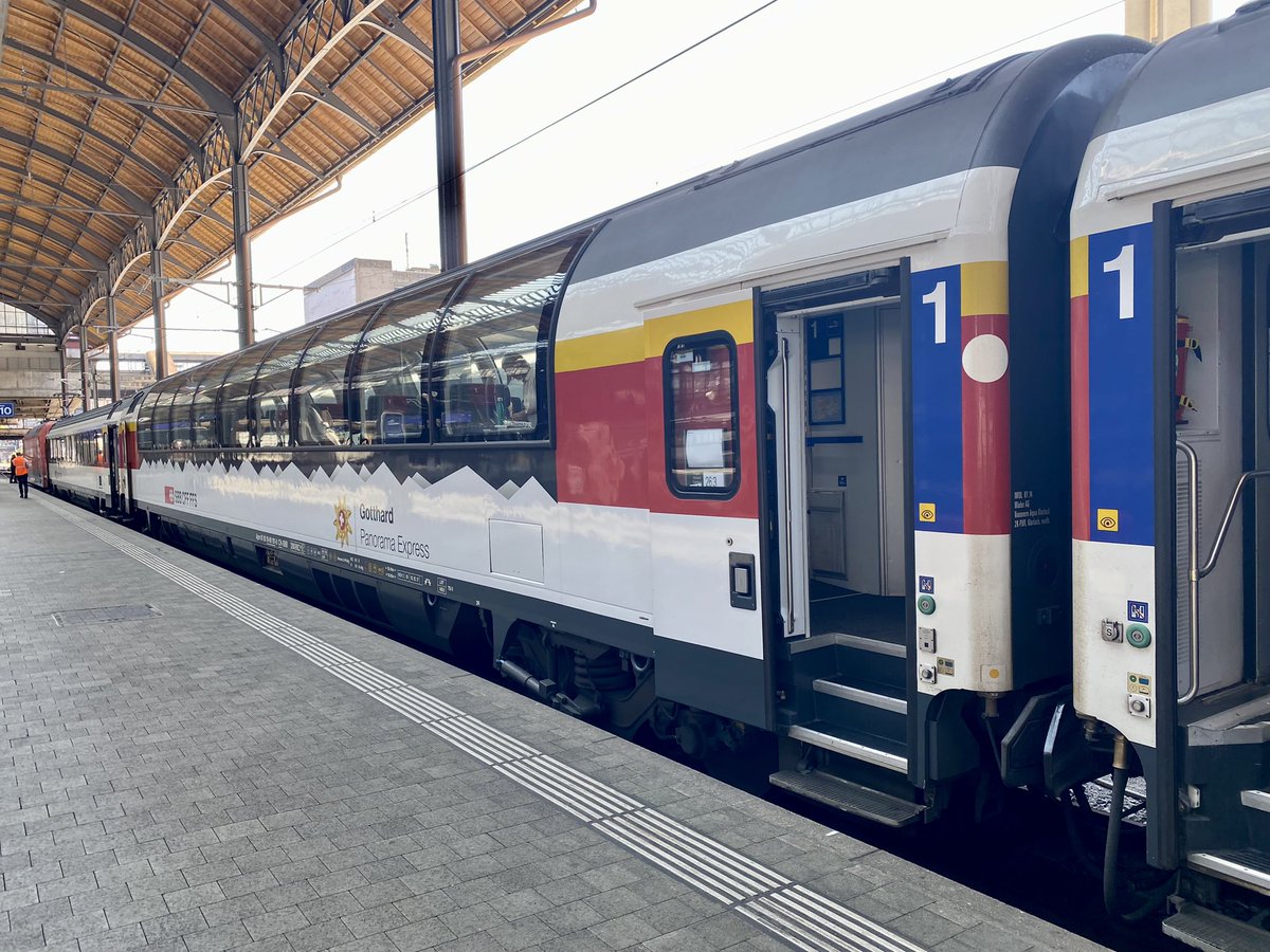 thalys74's tweet photo. Et puis maintenant je suis à bord #Eurocity 8 pour remonter jusque #KölnHbf à bord de la voiture panoramique et bien sur un bon petit repas 🍽 dans la voiture restaurant est prévu #CFF #SBB #InterrailPass #Day5 https://t.co/z0OUmzkEcp