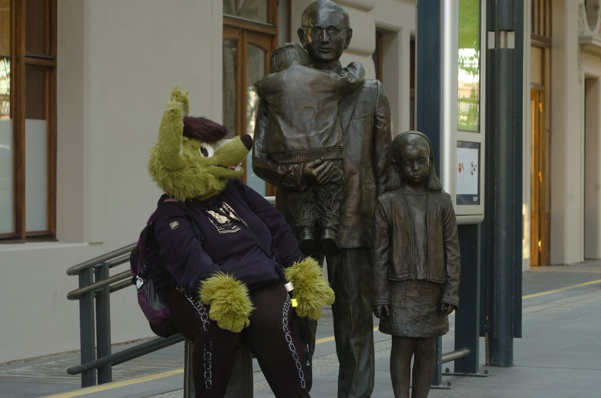 regdinonova814's tweet photo. Yesterday waiting for train with Nicholas Winton and his rescued kids.
#prague #praguemaintrainstation #praha #prahahlavninadrazi #furry #greenfur #greenwolf #fluffywolf #dinodemal #nicholaswinton #hlavak #statue #statues #trainstation #publictransport https://t.co/wxExUh2Gbc