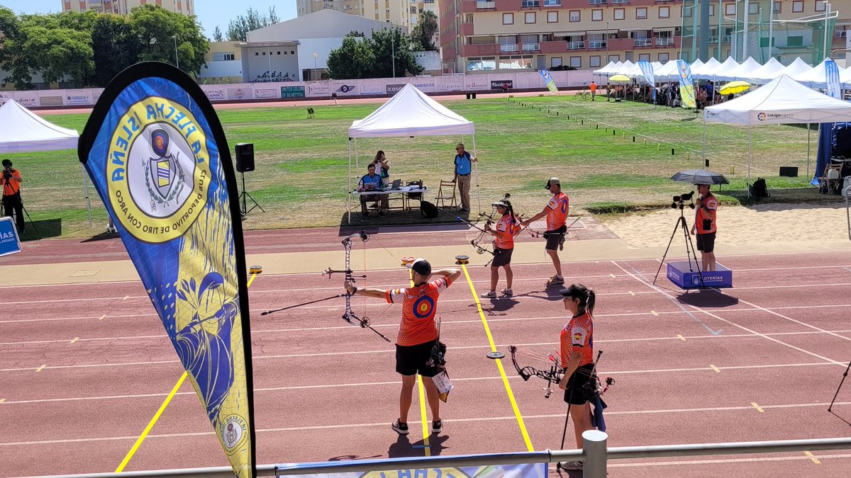 EstelaVillalbaV's tweet photo. #ClubesRFETA22
@RFETA 

¡Disfrutando en directo de las finales por la medalla de oro de la Liga Nacional RFETA de Clubes - Trofeo Loterías 21/22 con las finales por las medallas de oro!

🔴En directo
https://t.co/c3ZGBox66r

#TrofeoLoterias https://t.co/sEdPWR0Bu7