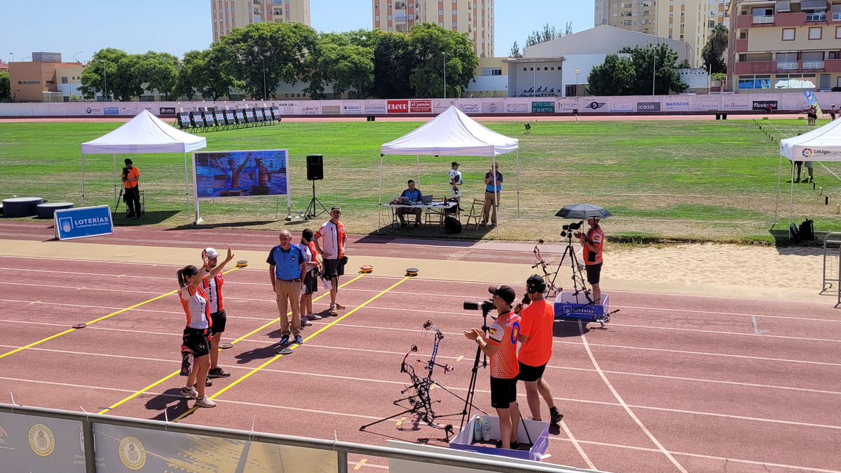 EstelaVillalbaV's tweet photo. #ClubesRFETA22
@RFETA 

¡Disfrutando en directo de las finales por la medalla de oro de la Liga Nacional RFETA de Clubes - Trofeo Loterías 21/22 con las finales por las medallas de oro!

🔴En directo
https://t.co/c3ZGBox66r

#TrofeoLoterias https://t.co/sEdPWR0Bu7