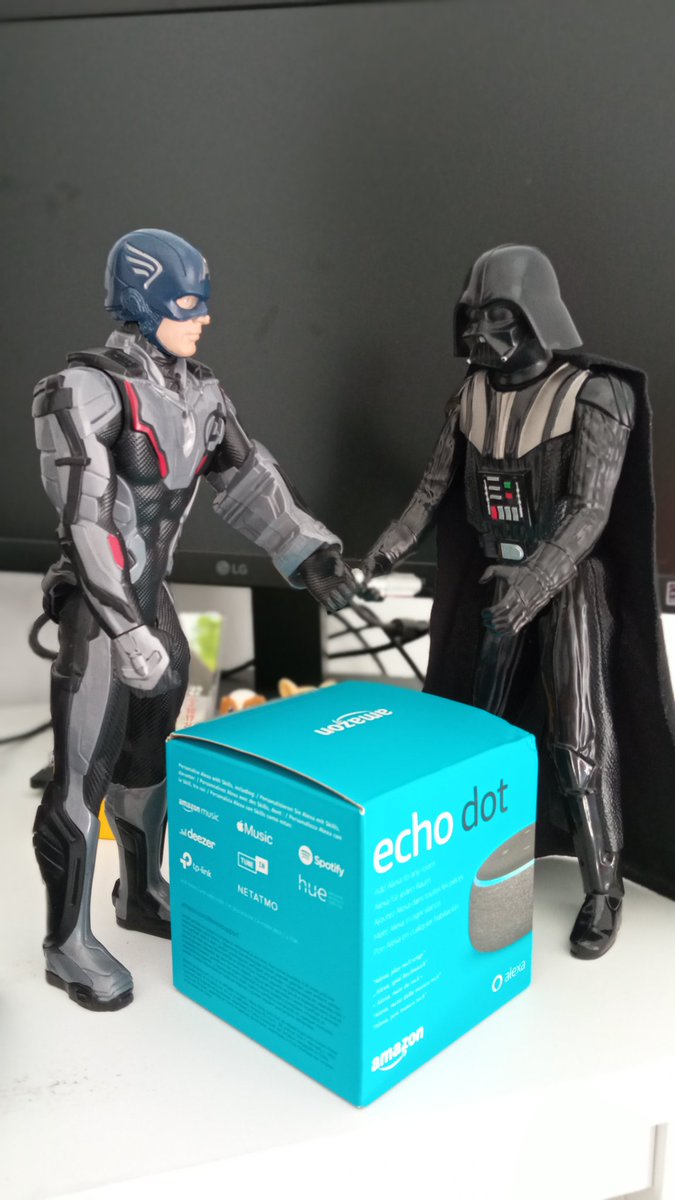 Xorxuno's tweet image. ¡Regalo de la #dotnet2022 recibido por parte de @intelequia! Los repartidores se lo han currado eh! Muchas gracias por ser tan majos!#dotNETwithIntelequia