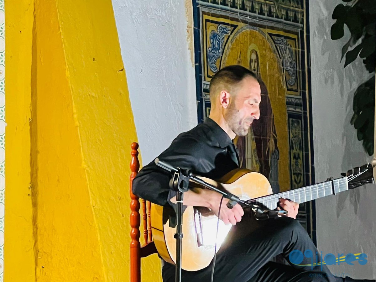 AytoOgijares's tweet photo. 🪑 𝗣𝗲𝗻̃𝗮 𝗙𝗹𝗮𝗺𝗲𝗻𝗰𝗮 𝗟𝗮 𝗬𝗲𝗿𝗯𝗮𝗯𝘂𝗲𝗻𝗮 🎵

➡️ El cierre de temporada de nuestra Peña Flamenca “La Yerbabuena” puso el broche oro con la estelar actuación de Eva Esquivel 💃 y su grupo flamenco. https://t.co/3SJ5FQv5yg