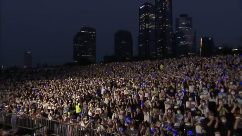 jekkibby2's tweet photo. less than 5 days notice and so many people showed up! 

#위너 #WINNER #ILOVEU https://t.co/uagPRedvxS