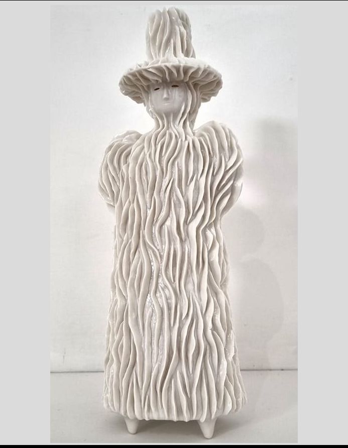 Sold yesterday, a very beautiful porcelain piece by Sophie Woodrow