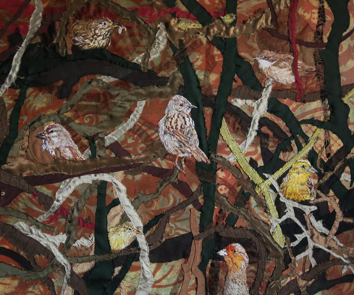 "Hedgerow"
Grey Partridge, Willow Warbler, Linnet, Yellow Hammer, Dunnock, Lesser Whitethroat &amp; Song Thrush. All birds have been created with hand stitching on  different fabrics.

Comes in a black wood framed, signed.
emilytull.co.uk/store/p34/hedg…
#HandmadeHour #Art #ArtistOnTwitter