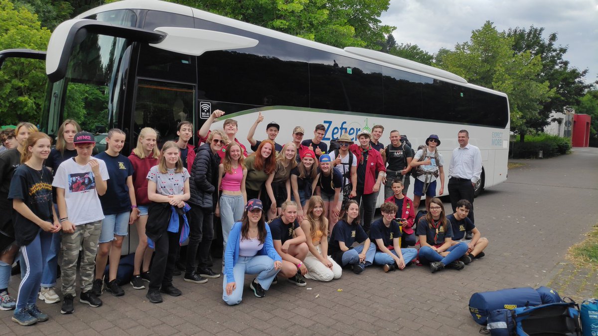 exploos's tweet photo. Wij zijn zaterdag fantastisch vervoerd door @VanHeugtenTours naar Brexbachtal! Chauffeur bedankt! https://t.co/wqGjRM3zWK