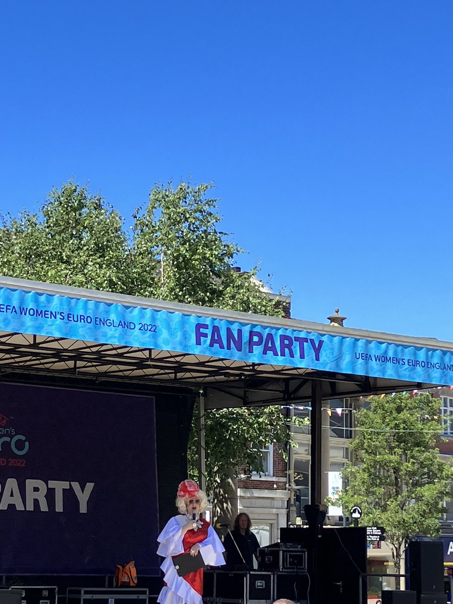 LeanneBuchan's tweet image. Fan Party officially started with @myradubois 💅🏼🥳💅🏼