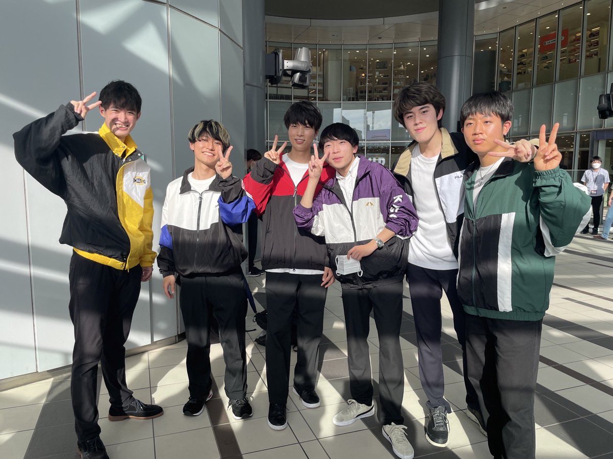 shibuyaa109's tweet photo. 昨日のサマーライブでやろじゃぱ卒業しました🥲
声掛けられてから2週間で渋アカに出て、2ヶ月くらいお世話になりました
歌に限らず、仲間の関係性だったり学ぶことが本当に多かったです
なにより、アカペラもっと上手くなりたいと思えました
これからも一生応援していきます🔥
お世話になりました！ https://t.co/UU4jsbW3Ab