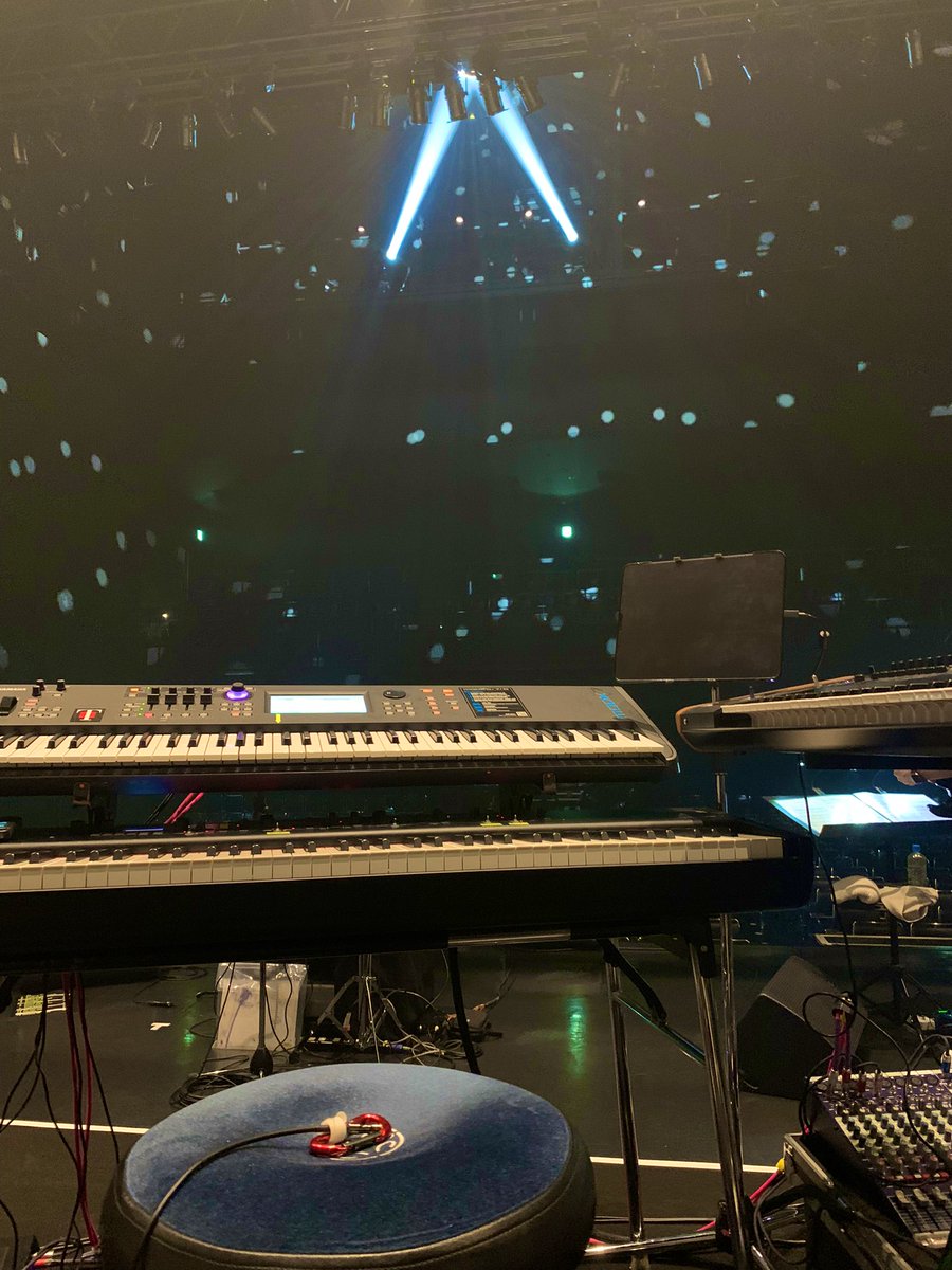 Akito_Shirai's tweet photo. 『T-SQUARE CONCERT TOUR 2022 WISH』ツアーファイナル@Zepp Fukuokaメチャ楽しかった〜😆
皆さんありがとうございました〜！！

なんと今日は本間将人さんが見に来て下さいました🎷
本間さんも絶賛の新生スクエア、今後楽しみですね♫

#tsquare
#写真に伊東さんがいませんが笑
#cp88 
#modx
#kronos https://t.co/kDBLs5b4E3