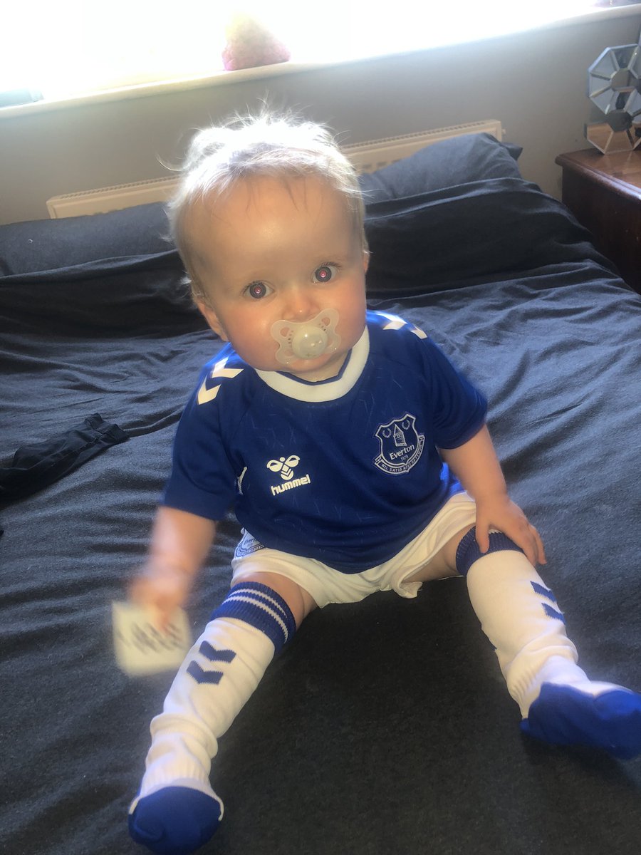 sarahblueg's tweet photo. Thanks to my grandad paul for my new kit ๐๐๐ Iโm on my way to see you! ๐ฅฐ๐๐ฅฐ@paulhalligan29 #toffee #everton #efc #minitoffee https://t.co/dyAkM7gg70