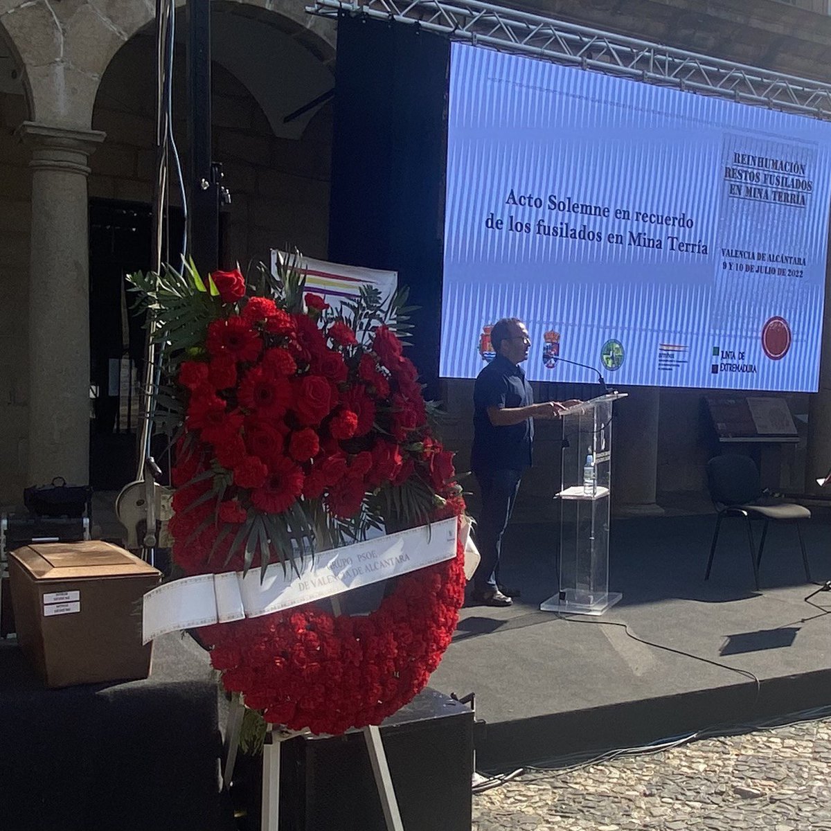 ✊ Día de reparación, de memoria y de justicia. 𝗠𝗶𝗴𝘂𝗲𝗹 Á. 𝗠𝗼𝗿𝗮𝗹𝗲𝘀 ha estado en Valencia de Alcántara para la 𝐑𝐞𝐢𝐧𝐡𝐮𝐦𝐚𝐜𝐢ó𝐧 𝐝𝐞 𝐥𝐨𝐬 𝐫𝐞𝐬𝐭𝐨𝐬 𝐝𝐞 𝐥𝐨𝐬 𝐟𝐮𝐬𝐢𝐥𝐚𝐝𝐨𝐬 𝐞𝐧 𝐥𝐚 𝐆𝐮𝐞𝐫𝐫𝐚 𝐂𝐢𝐯𝐢𝐥 𝐞𝐧 𝐥𝐚 𝐌𝐢𝐧𝐚 𝐝𝐞 𝐓𝐞𝐫𝐫í𝐚.