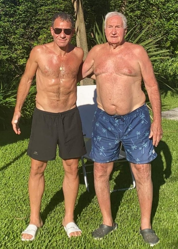MadurosArg's tweet photo. Padre o Hijo?
Yo un ratito con cada uno y los dos juntos 🤤 🤤 🤤 https://t.co/My94xSS4ZO