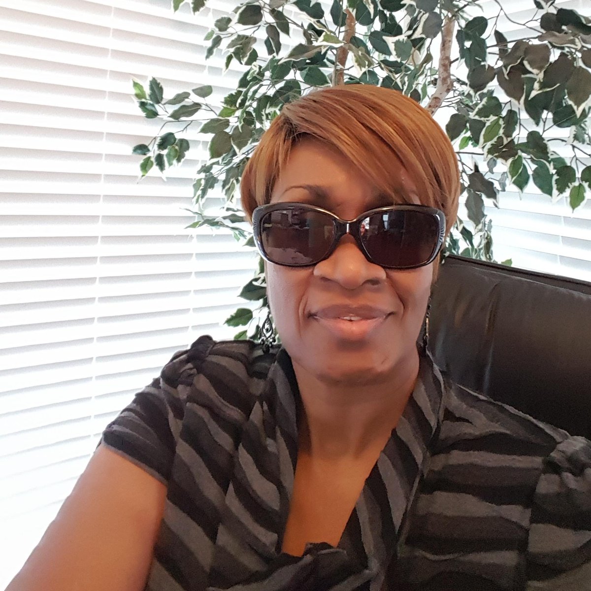 Severine_TheDoc's tweet photo. LOVE what I do. So excited about what my new client &amp; I are going to accomplish together over the next 6 months. The best compliment was when she said, "I could listen to you &amp; not get bored". Listen y'all, personal finance is sexy. 💕💰#sevtalksmoney #personalfinance #mypassion https://t.co/0eSH3ANjNU
