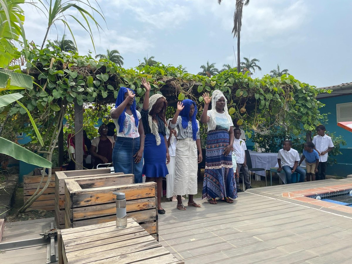ElAmorNosUnio's tweet photo. 09 de julio de 2022
San Tomé y Príncipe, África.
Ceremonia de Bautismos.

“No estamos perdiendo, vamos ganando” 
Naasón Joaquín García, Apóstol de Jesucristo.

#ElAmorNosUne #Lldm #NaasonJoaquinGarcia #Honorable https://t.co/AgygBIHjf7