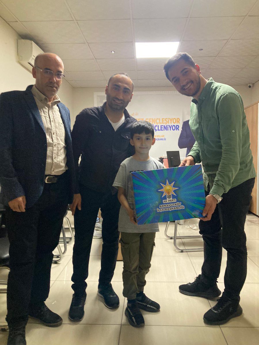 Arnavutköy İlçe Başkanlığımızda Gençlik Kolları olarak Kurban Bayramı coşkusunu yaşamaya ve yaşatmaya devam ediyoruz. Sağlık , mutlu , huzur ve birlik içerisinde nice güzel bayramlara inşAllah. 

#KurbanBayramınızMuebarekOlsun