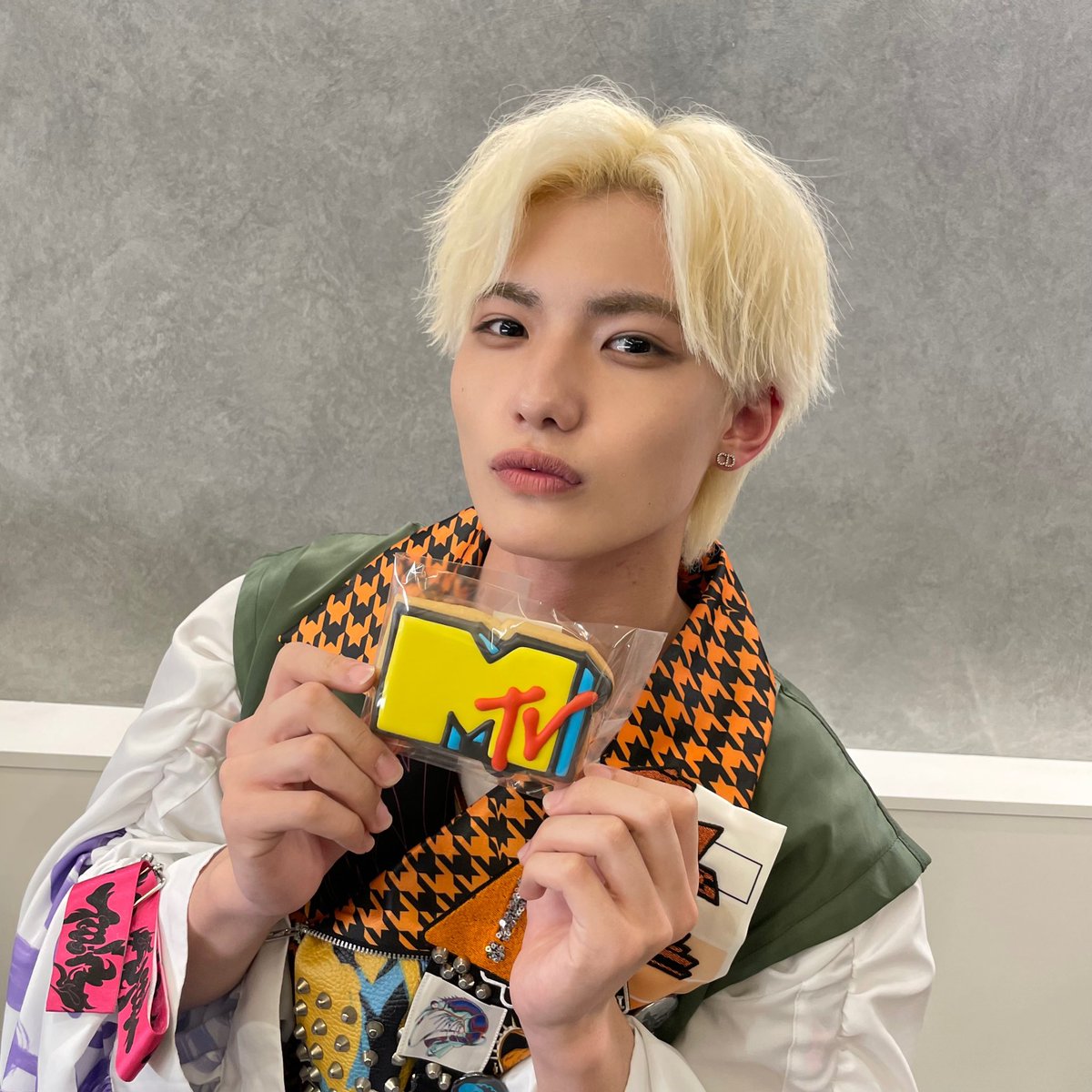 7min_riku's tweet photo. 豪華なアーティストさんがたくさん出演しているMTV LIVEでオープニングアクトを務めさせて頂いたこと、本当に光栄に思います！
学べることもたくさんあってすごく貴重な経験になりました！
本当にありがとうございました❕
ボタン海老が大好きです🦐
#7min
#MTVLIVEMATCH https://t.co/j3ARcRmrG3