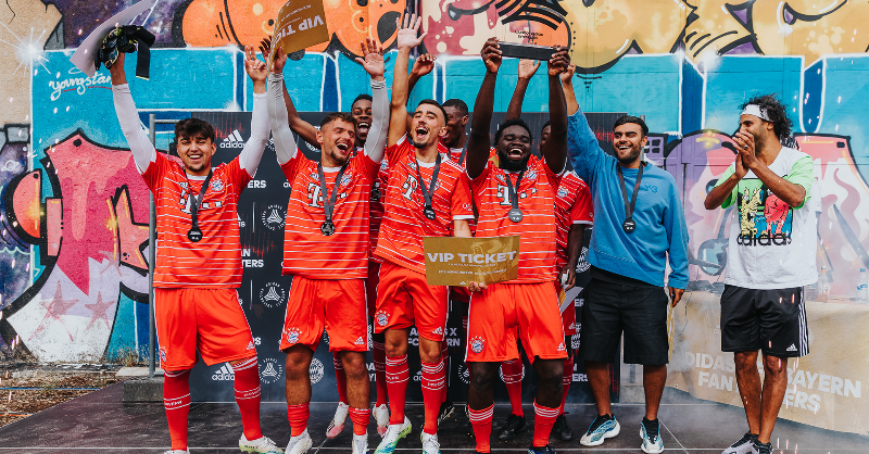 FCBayern's tweet photo. Auf dem "Sugar Pitch": Großes Fußball-Fest beim "adidas x FC Bayern Fan Masters." ⚽🙌

Alle Infos: https://t.co/BR0uKi9rXr