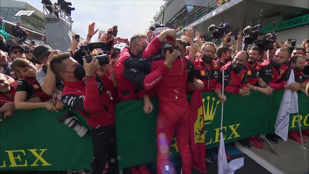SkySportsF1's tweet photo. 𝙋𝙪𝙧𝙚 𝙧𝙚𝙡𝙞𝙚𝙛 𝙛𝙤𝙧 𝘾𝙝𝙖𝙧𝙡𝙚𝙨 𝙇𝙚𝙘𝙡𝙚𝙧𝙘 🎉😅 https://t.co/JA89s1lDbw