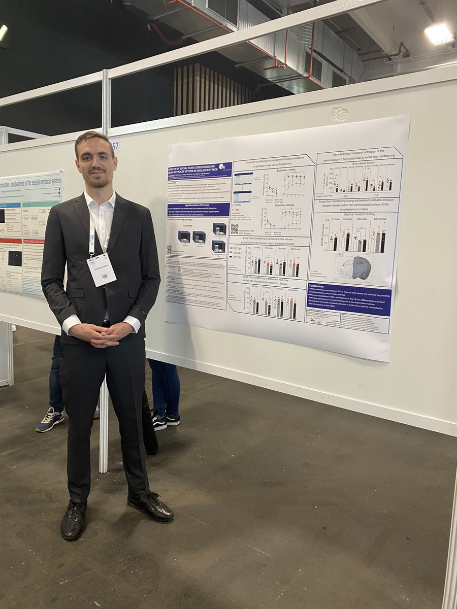 LeopoldKinzel's tweet photo. Survived my first poster presentation on a big conference. 😮‍💨
Glad it's over but happy it happened. 

A lot of great people here! 
#FENS2022 @grk2174 https://t.co/g0Y6NFGtGs