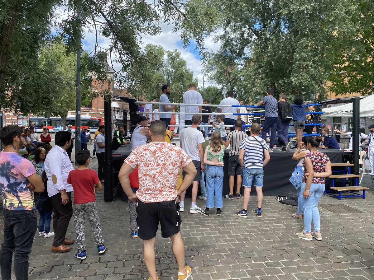 t_makki's tweet photo. Le public fivois répond présent à la block party 2 organisée par le CSC.Roger Salengro,  NQE (VDL-Région HDF) Quartiers d’été, Terre de jeux 2024. Place au battle de break dance, show case et un open mic pour clôturer celle belle journée ensoleillée. Bravo aux partenaires&amp;jeunes. https://t.co/j9ja5137jo