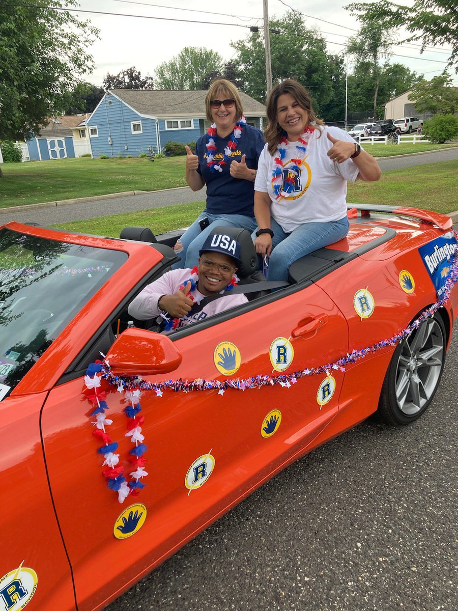 Such a fun time in the Florence parade representing <a href="/FTSD_Roebling/">Roebling Elementary</a> 💙💛