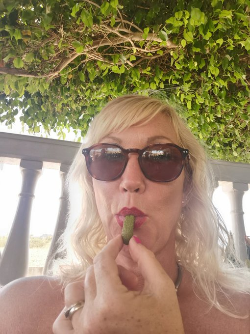 I'm not used to them that small 🙄 https://t.co/axOdw02JDq<a href="/tag/adultwork"class="tags"><span>#adultwork</span></a>