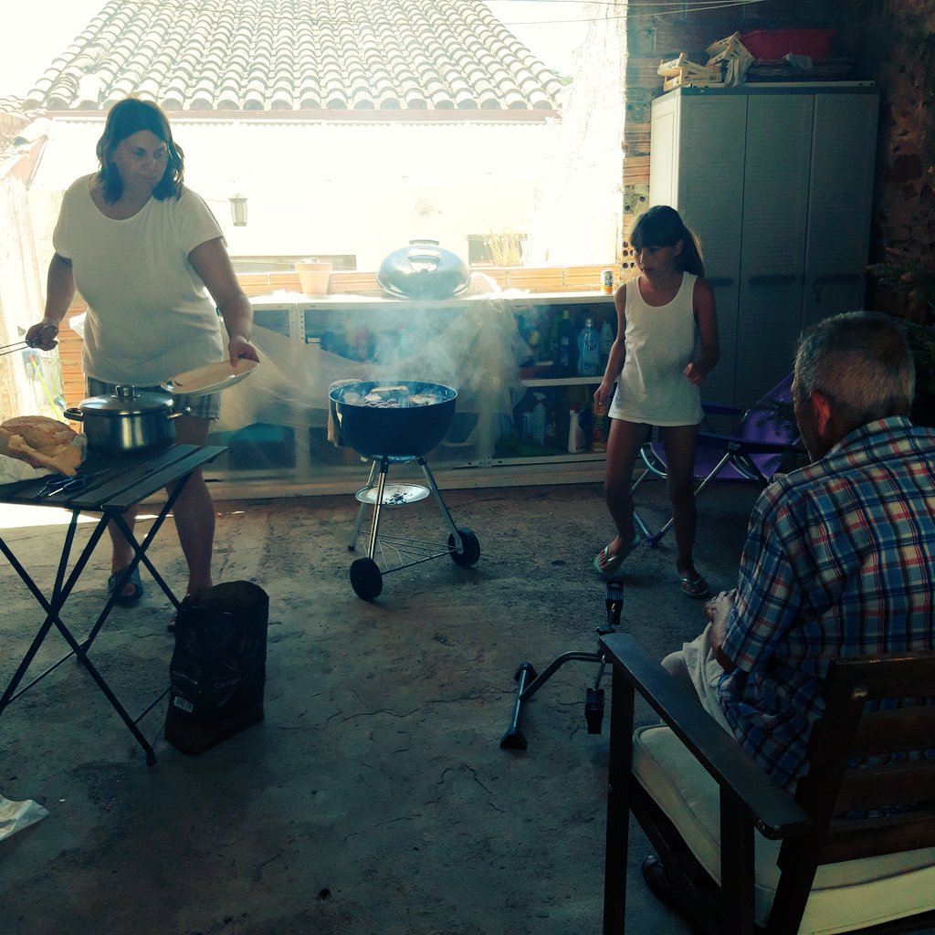 JordiPardo's tweet photo. Avui dinem fora sense sortir de casa #CalCinto https://t.co/4XgRzKA2e3