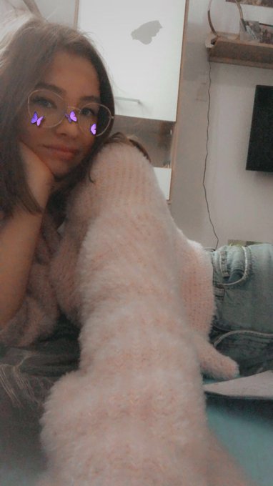 Hi i am Emmi 18yo check out my onlyfans https://t.co/UGbOTDnVb2 oder Deutsch🇩🇪 Hallo ich bin Emmi, 18<a href="/tag/berlin"class="tags"><span>#berlin</span></a><a href="/tag/onlyfans"class="tags"><span>#onlyfans</span></a>