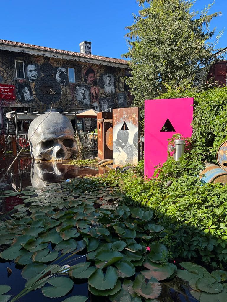 artpricedotcom's tweet photo. La Vie en Rose à la Demeure du Chaos, Musée d'Art Contemporain et siège social #ArtMarket #ARTPRICE $PRC #museum #contemporaryart #skull #vanite https://t.co/Kr3SEvjY7q