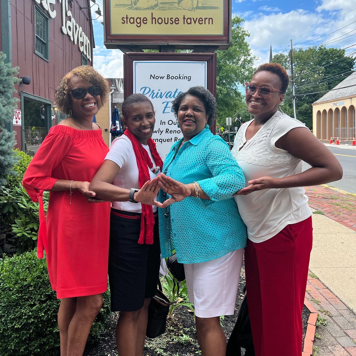 swdelta7's tweet photo. The post below has definitely been me this weekend but seeing a few of my Jersey peeps including fam (all over drinks and food) was self care for me. #NJisHome #Sorors #Friends #Family https://t.co/voBAGcydLO